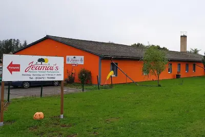 Ein Garten an der Unterkunft Jeamais Pension