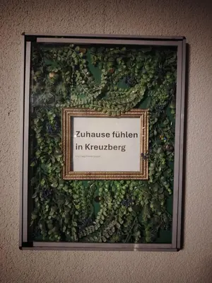Ein Zertifikat, Auszeichnung, Logo oder anderes Dokument, das in der Unterkunft Zuhause fühlen in Kreuzberg ausgestellt ist