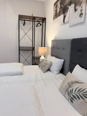 Ein Bett oder Betten in einem Zimmer der Unterkunft BIG 7RMS City Central Loft, 1ALocation