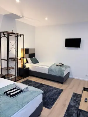 Ein Bett oder Betten in einem Zimmer der Unterkunft BIG 7RMS City Central Loft, 1ALocation