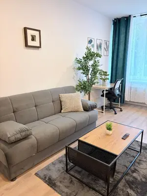 Ein Sitzbereich in der Unterkunft BIG 7RMS City Central Loft, 1ALocation
