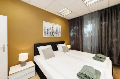 Ein Bett oder Betten in einem Zimmer der Unterkunft BIG 7RMS City Central Loft, 1ALocation