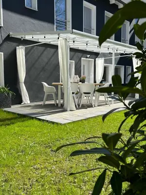 Ein Garten an der Unterkunft Remise-Berlin-Grünau your cozy and comfortable home to stay for up to 6 people between Müggelsee and Berlin city