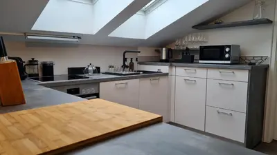 Küche/Küchenzeile in der Unterkunft Penthouse in Villa am Wasser + Parken + WLAN + Netflix +Kamin