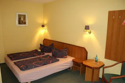 Ein Bett oder Betten in einem Zimmer der Unterkunft Stadthotel Brandenburger Hof