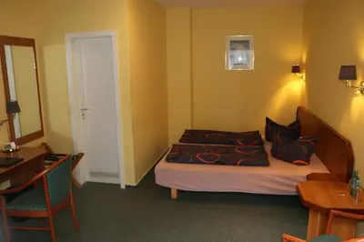 Ein Bett oder Betten in einem Zimmer der Unterkunft Stadthotel Brandenburger Hof