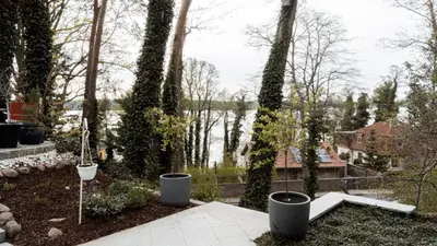 Ein Garten an der Unterkunft FeWo-Seefunkeln in Diensdorf am Scharmützelsee