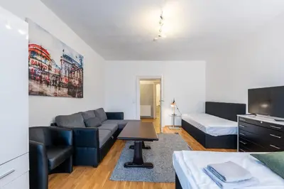 TV/Unterhaltungsangebot in der Unterkunft Grand Central City Apartments Mitte Rosenthaler Platz