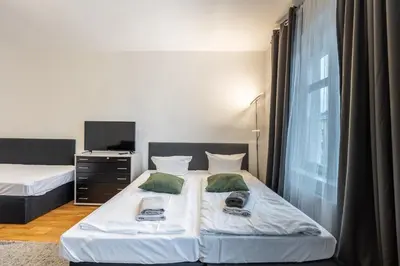 Ein Bett oder Betten in einem Zimmer der Unterkunft Grand Central City Apartments Mitte Rosenthaler Platz