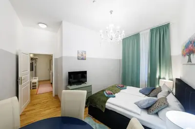 TV/Unterhaltungsangebot in der Unterkunft Grand Central City Apartments Mitte Rosenthaler Platz