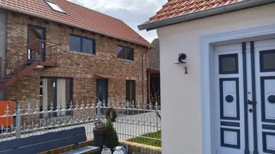 Das Gebäude in dem sich die Ferienwohnung befindet