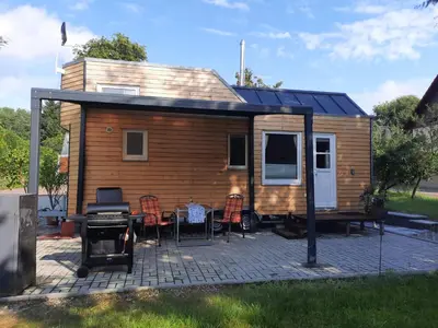Das Gebäude in dem sich das Ferienhaus befindet