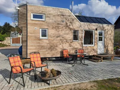 Das Gebäude in dem sich das Ferienhaus befindet