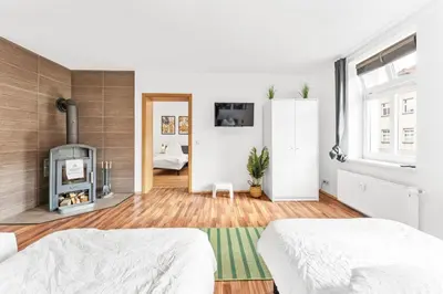 Ein Bett oder Betten in einem Zimmer der Unterkunft Cosy apartment with balcony and fireplace