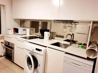 Küche/Küchenzeile in der Unterkunft Apartment with parking in Berlin 11