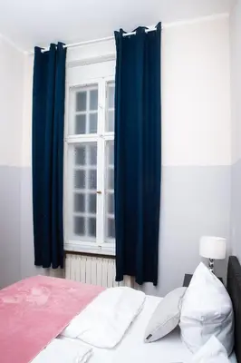 Ein Bett oder Betten in einem Zimmer der Unterkunft BIG 4ROOMS CENTRAL CITY APARTMENT KURFÜRSTENDAMM