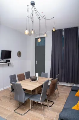 TV/Unterhaltungsangebot in der Unterkunft BIG 4ROOMS CENTRAL CITY APARTMENT KURFÜRSTENDAMM