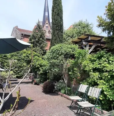 Ein Garten an der Unterkunft Haus mit wunderschönem Garten
