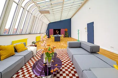 Ein Sitzbereich in der Unterkunft SKY LOFT in the Heart of Berlin