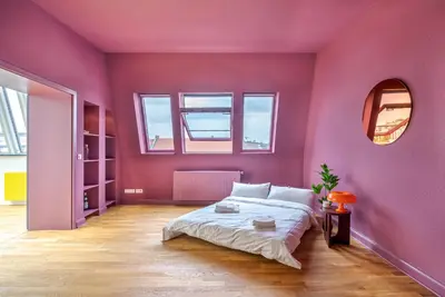 Ein Bett oder Betten in einem Zimmer der Unterkunft SKY LOFT in the Heart of Berlin