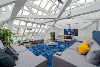 Ein Sitzbereich in der Unterkunft Luxus Penthouse am Kurfürstendamm