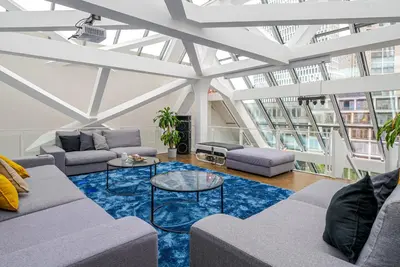 Ein Sitzbereich in der Unterkunft Luxus Penthouse am Kurfürstendamm