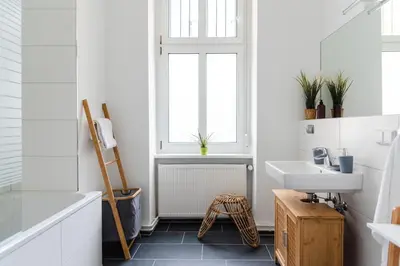 Ein Badezimmer in der Unterkunft 165m2 Downtown Family Suite 5BR, 3Bath, kids room, 11min Alexanderplatz