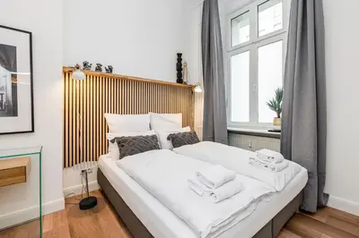 Ein Bett oder Betten in einem Zimmer der Unterkunft Neues Design-Apartment in Friedrichshain