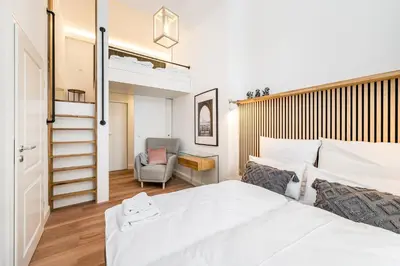 Ein Bett oder Betten in einem Zimmer der Unterkunft Neues Design-Apartment in Friedrichshain
