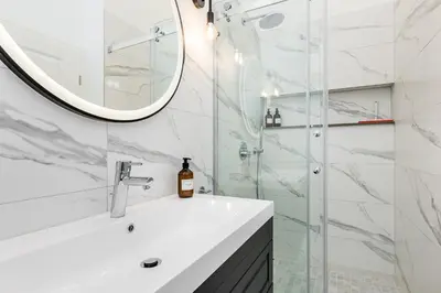 Ein Badezimmer in der Unterkunft Neues Design-Apartment in Friedrichshain
